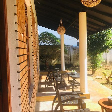 Dilena Beach Inn Тангалла Экстерьер фото
