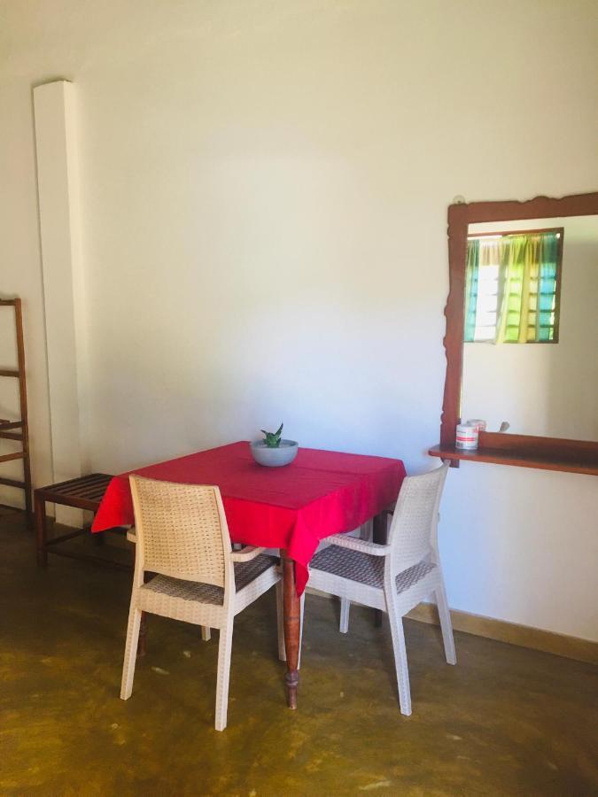 Dilena Beach Inn Тангалла Экстерьер фото