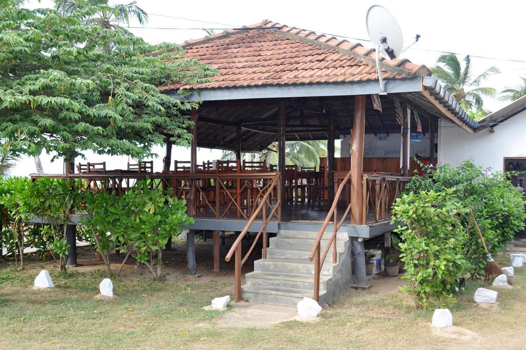 Dilena Beach Inn Тангалла Экстерьер фото