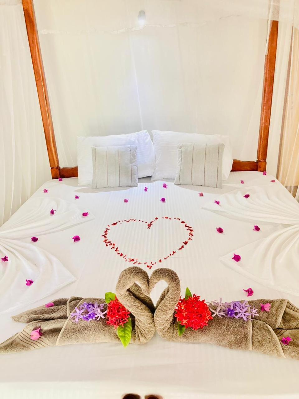 Dilena Beach Inn Тангалла Экстерьер фото