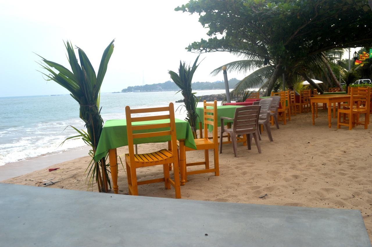 Dilena Beach Inn Тангалла Экстерьер фото