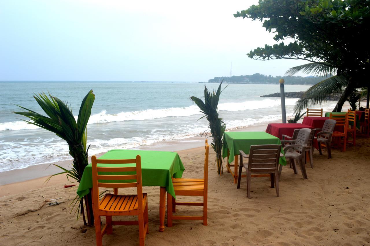 Dilena Beach Inn Тангалла Экстерьер фото