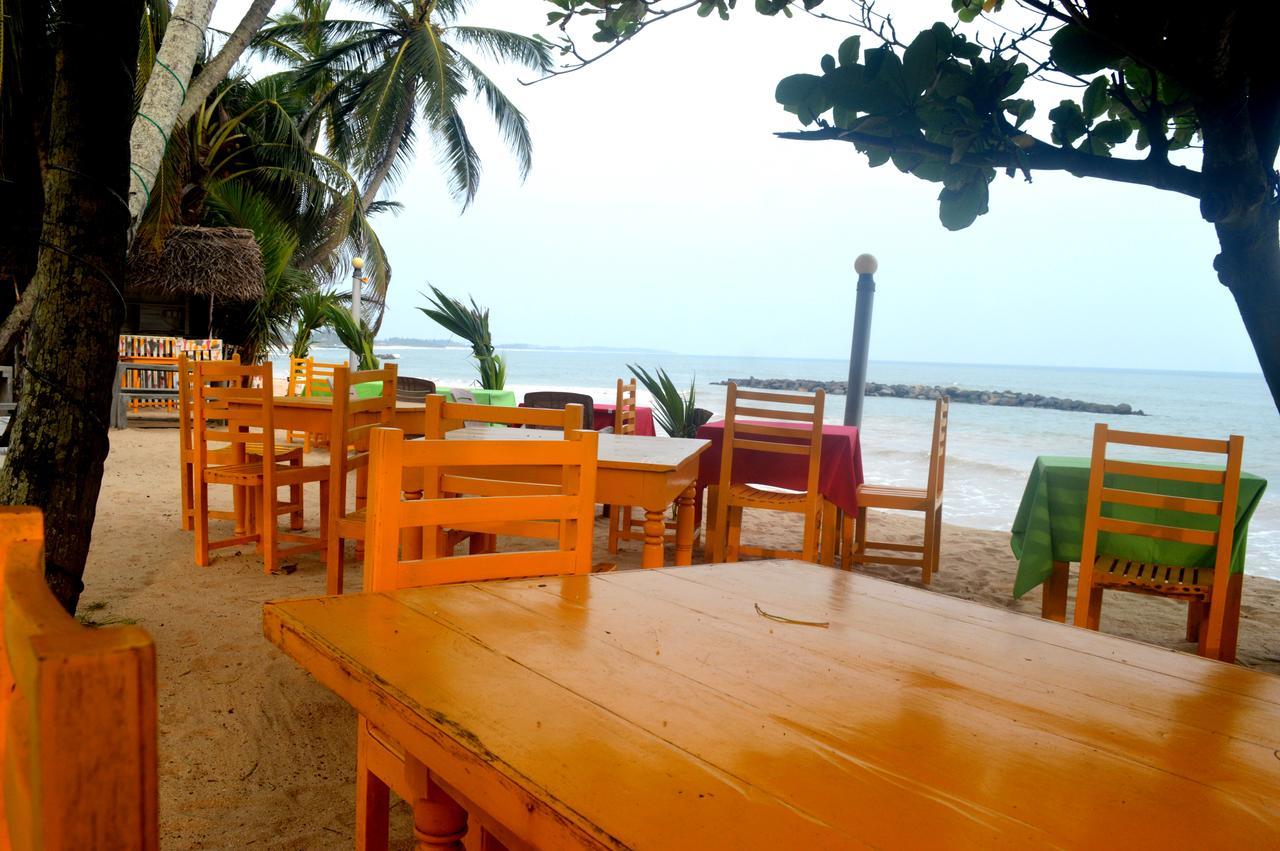 Dilena Beach Inn Тангалла Экстерьер фото